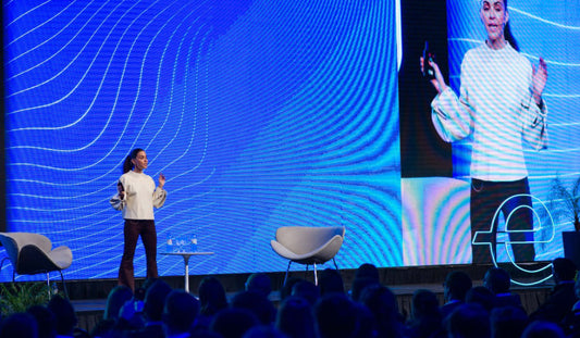 Reflexiones Endeavor by Flo Jinchuk.